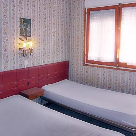 Cozzy Two Bedroom דירה *