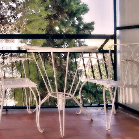 Cozzy Two Bedroom דירה
