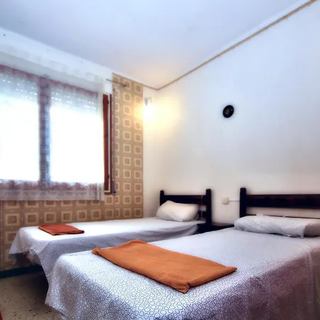 דירה Cozzy Two Bedroom
