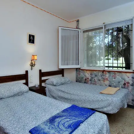 Cozzy Two Bedroom דירה *